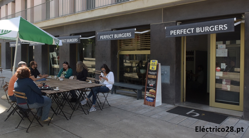 A Rota dos Hambúrgueres está de volta a Lisboa e tive o prazer de os provar. Não deixes de o fazer também, porque garanto que vais ficar de boca aberta!!! B-Perfect-Burgers-Loja-Entrecampos-Rota-dos-Hambúrgueres-2016