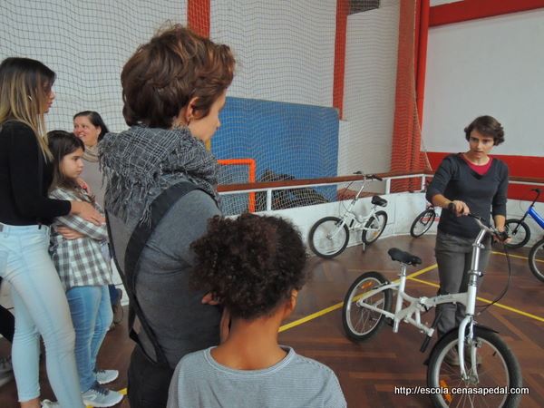 Vamos aprender ou reaprender a andar de bicicleta? A Cenas a Pedal oferece uma aula de bicicleta experimental no seu novo pólo de Oeiras. Aproveita!